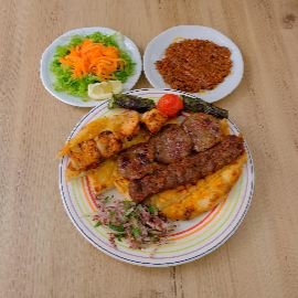 Arkadaş pide lahmacun kebap salonu (Servi)