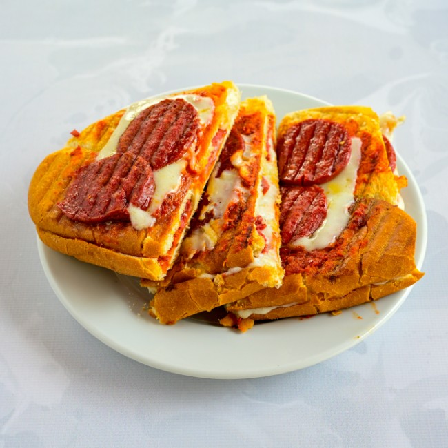 Bazlama Dünyası Fast Food (Şükrüpaşa)